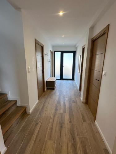 Spacious house with stunning views Puy-Sanières (Spacious house with stunning views Puy-Sanieres) in Puy-Sanieres
