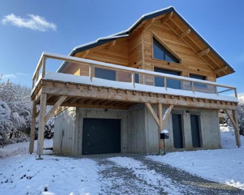 Spacious house with stunning views Puy-Sanières (Spacious house with stunning views Puy-Sanieres) in Puy-Sanieres