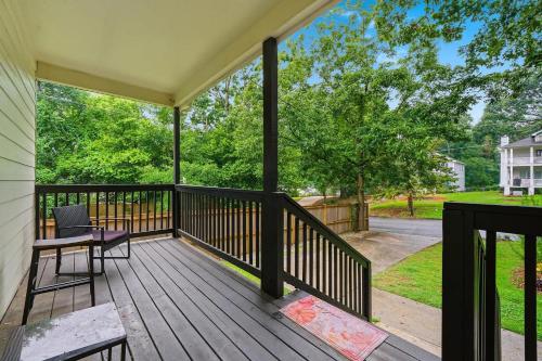 View, Modern 5BR House w Games & BBQ Near Mercedes-Benz Stadium & Georgia Aquarium in Browns Mill Park