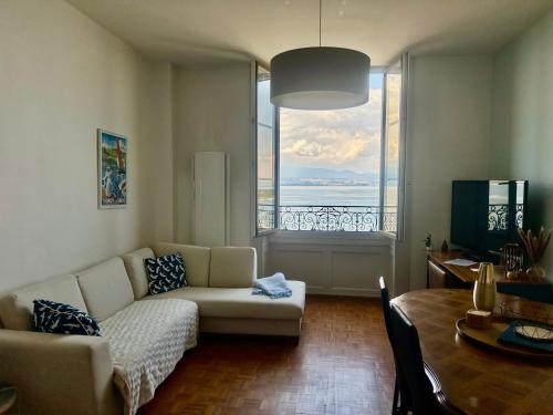 Chez Émilie, vue à 180 sur le Lac Léman
