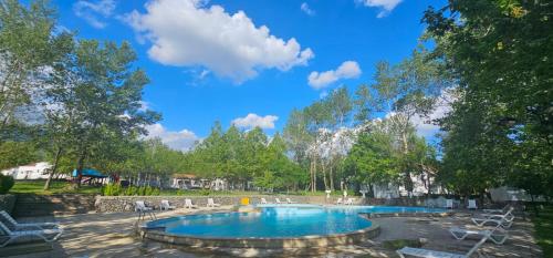 Peldbaseins, Gabala Semerana Hotel Cottage in Vandam