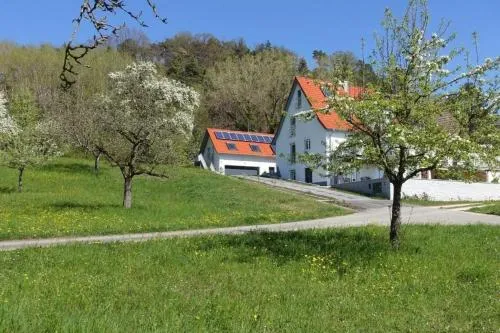 Studio Süßenmühle mit viel Privatsphäre, direkt am Naturbadestrand in Sipplingen, Deutschland