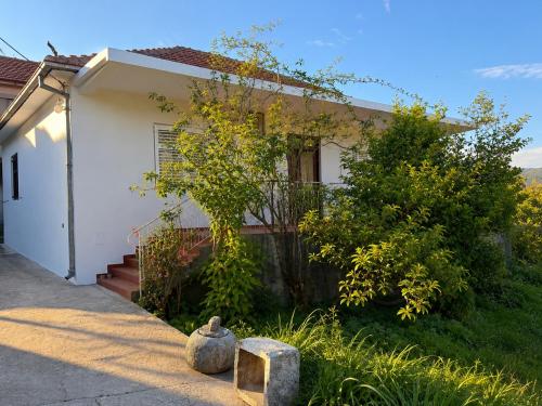 Renovated Two bedroom house in charming Gosici next to Tivat in Gošići