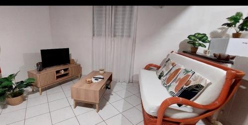 LaPetite Maison, Maison spacieuse & calme avec parking, proche plages Sainte-Rose in Sainte Rose