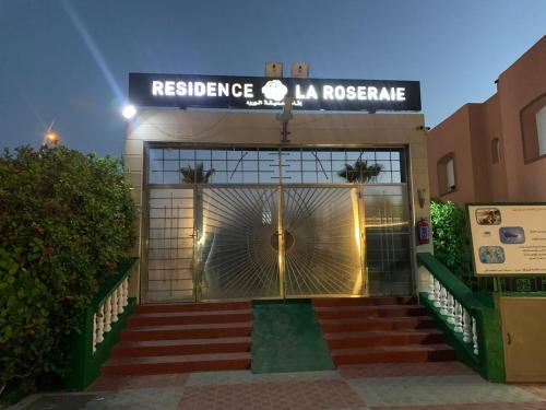 Exterior view, Villa duplex la roseraie a cote de la plage 2 piscines in Sidi Bouzid