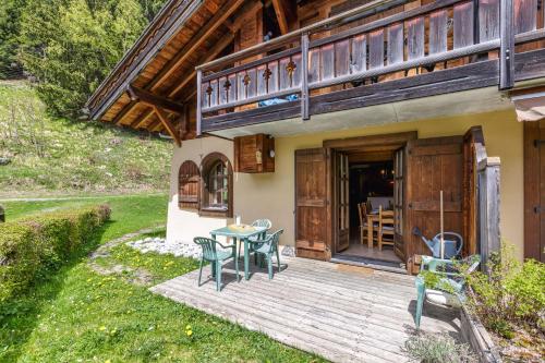 Chalets d'Henri 67 Apartment w/ Terrace & Mont Blanc Views - Happy Rentals
