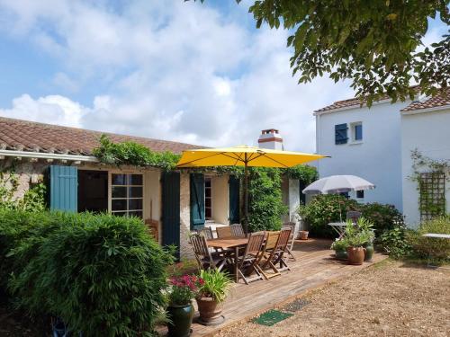 Maison de charme, Grand jardin, 3km plages, WiFi