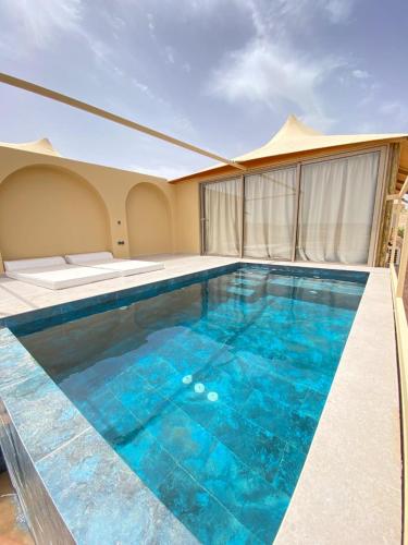 Piscine, Agafay Luxury camp in El Arissa
