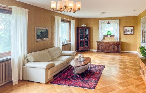 4 Bedroom Beautiful Home In Glemmingebro in Glemmingebro