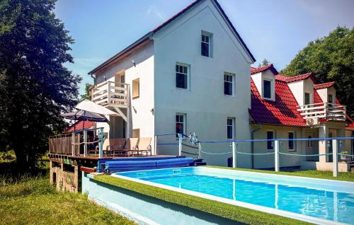 . Nice Home In Nowogród Bobrzanski