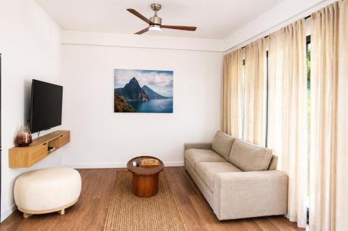 Sea View Condo, 5 Mins from UVF Intl Airport in Vieux Fort