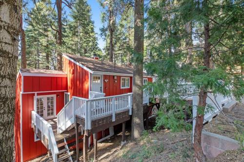 Red Cottage Charmer, Lake Arrowhead