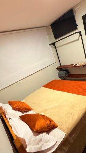 1 queen bed, 1 bunk bed