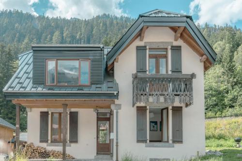 Chalet Whitmoore Argentière - Walk to Grands Montets Sleeps 7 - Happy Rentals
