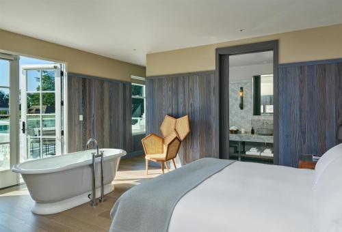 Book the King Loft in Historic Manor King Loft in Historic Manor