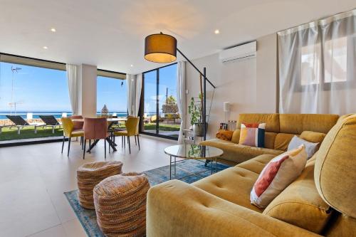 Casa Folimanka 250sqm Garden Duplex with Jacuzzi Sea View & Cinema - image 2