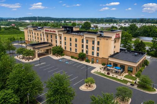 . Hampton Inn and Suites Woodstock, Virginia