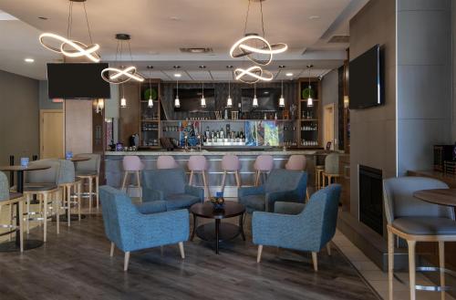 바/라운지, 더블트리 바이 힐튼 캠루프스 (DoubleTree by Hilton Kamloops) in 캠루프스 (BC)