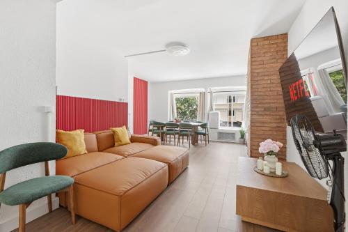 Grand 4BR Paris Flat Near the Louvre with Netflix