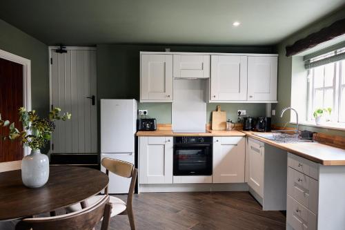 köök, Jasmine Cottage - Sands Farm in Thornton Dale