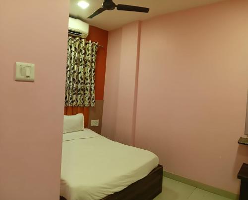 Hotel Everest Inn – Bombay/ Mumbai, KY