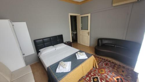 3 bedrooms, 5 beds