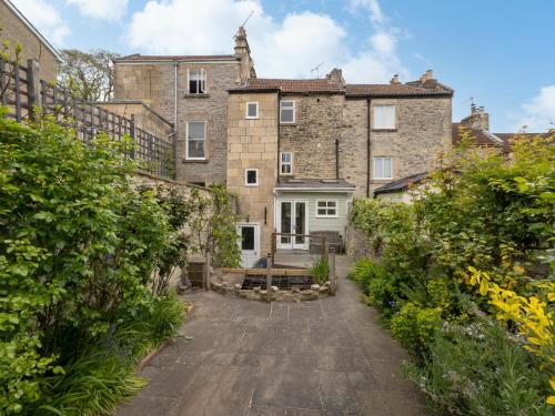 Charming 3 Bedroom House next to Victoria Park Pass the Keys, Bath