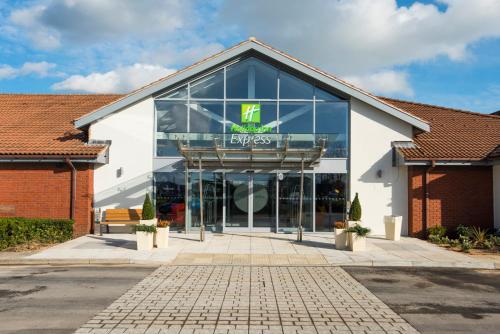 . Holiday Inn Express Portsmouth – North by IHG