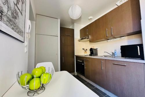 Beautiful studio near the city center - image 5