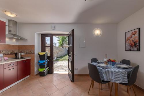 virtuve, Istrian Countryside Apartments Iva in Krmed