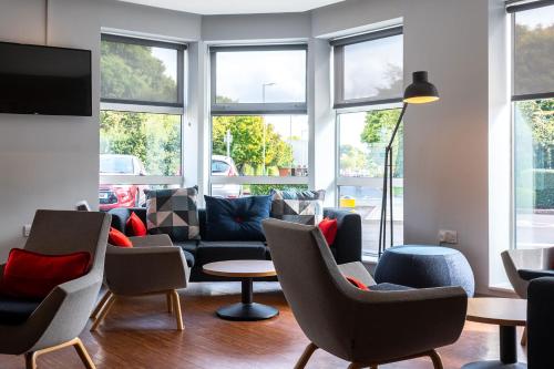 bar/salon, Holiday Inn Express Swindon West By IHG in Swindon