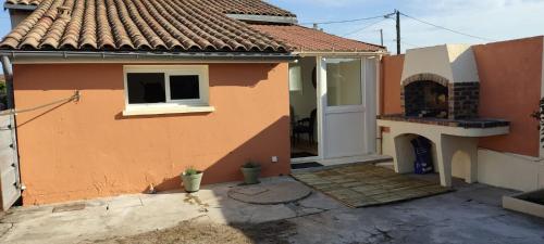 Maison deux chambres au cœur du Médoc (Maison deux chambres au cœur du Medoc) in Lamarque