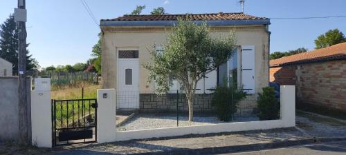 Maison deux chambres au cœur du Médoc (Maison deux chambres au cœur du Medoc) in Lamarque