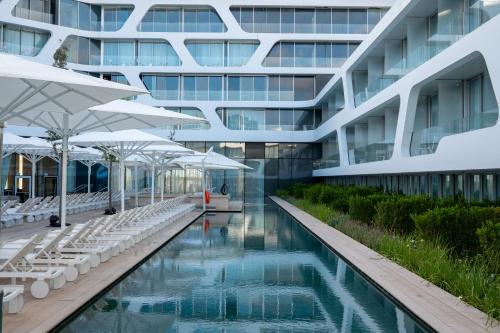 Yüzme havuzu, The YACHT - By Fattal Limited Edition in Herzliya Plajı
