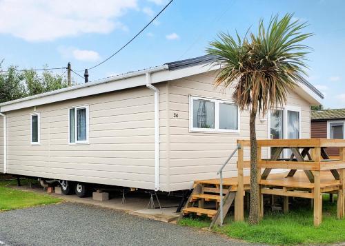 Castaways Beach Resort Room Type - Three-Bedroom House