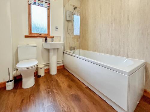 Bathroom, Thistle Cottage - Uk5867 in Achmelvich