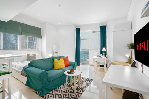 Chic Studio Apartment in Yacht Bay Dubai Marina, Dubaj