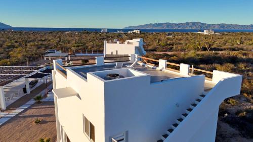 Skats, SUNRISE Heated Pool Ocean View Walk to beach in La Ventana