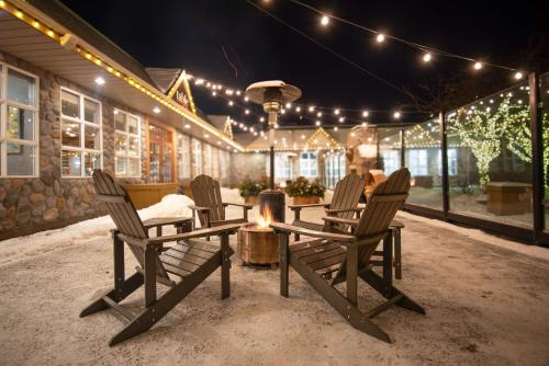 숙소 외관, 코스트 캔모어 호텔 앤 컨퍼런스 센터 (Coast Canmore Hotel & Conference Centre) in 캔모어 (AB)