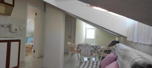 1 queen bed, 1 twin bed, 2 sofa beds