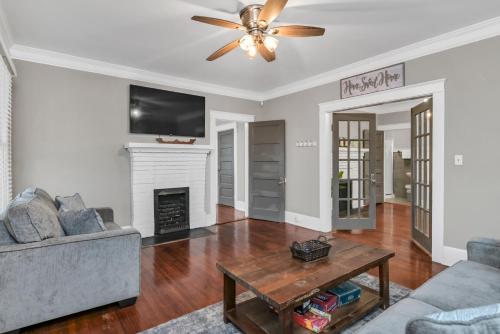Wyposażenie, Bull Street Bungalow - Close to USC and 5 TVs! in Colonial Heights