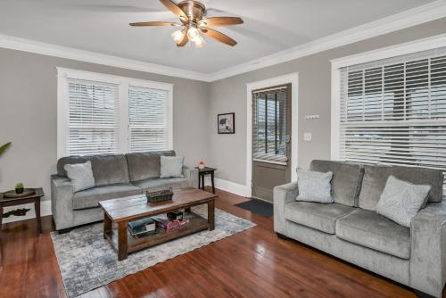 Pokój gościnny, Bull Street Bungalow - Close to USC and 5 TVs! in Colonial Heights