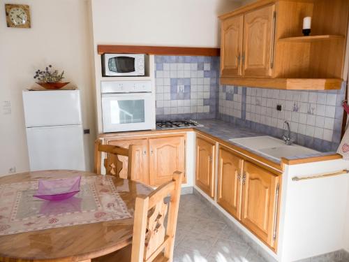 Konyha, Appartement paisible a Saint-Crepin avec vue sur la montagne in Saint-Crepin
