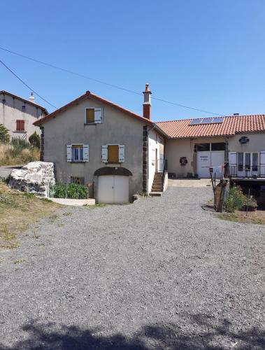Maison avec 3 chambres à Landos, vue sur les montagnes, 150 m² gîte à louer Fourches