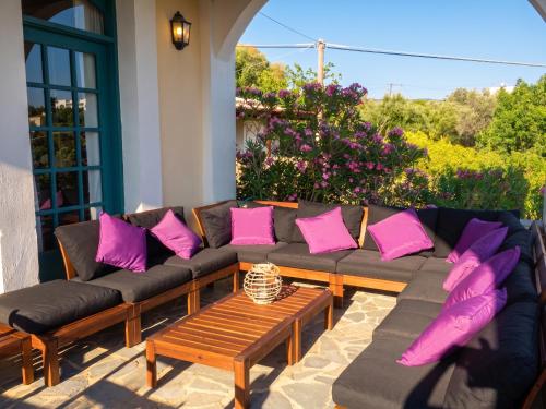 Picturesque Villa in Limnos + Enclosed Garden + Sea View gîte à louer Ágion Gála