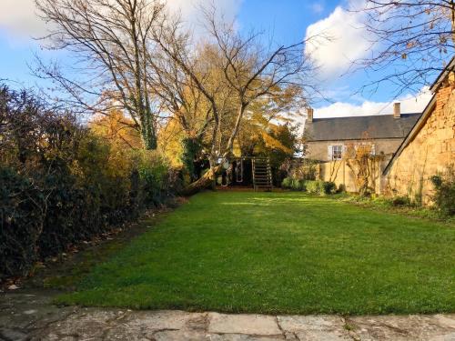 Maison familiale spacieuse près de Carrouges avec jardin gîte à louer Carrouges