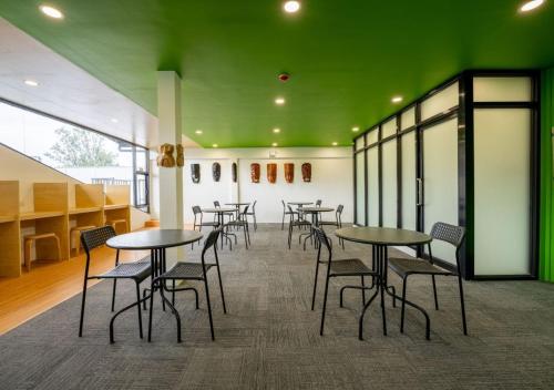 Shared lounge/TV area, 3BU Hostel Baguio - Bonifacio in Baguio