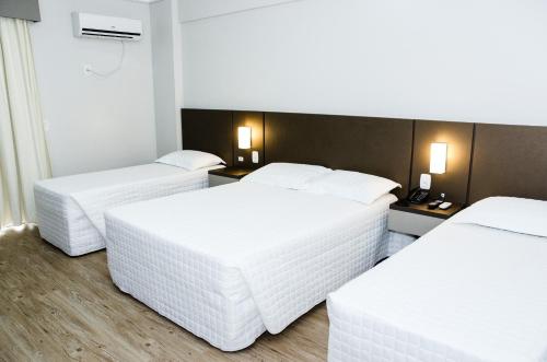 1 double bed, 2 twin beds
