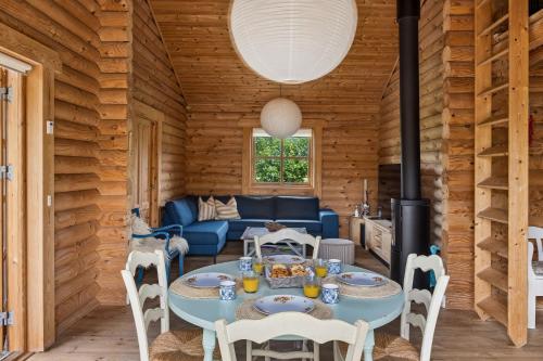 Log Cabin 5 Min to Fjord Beach with Beautiful Field Views in Mosebolle