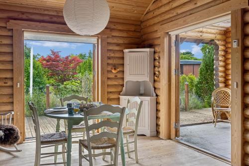Log Cabin 5 Min to Fjord Beach with Beautiful Field Views in Mosebolle